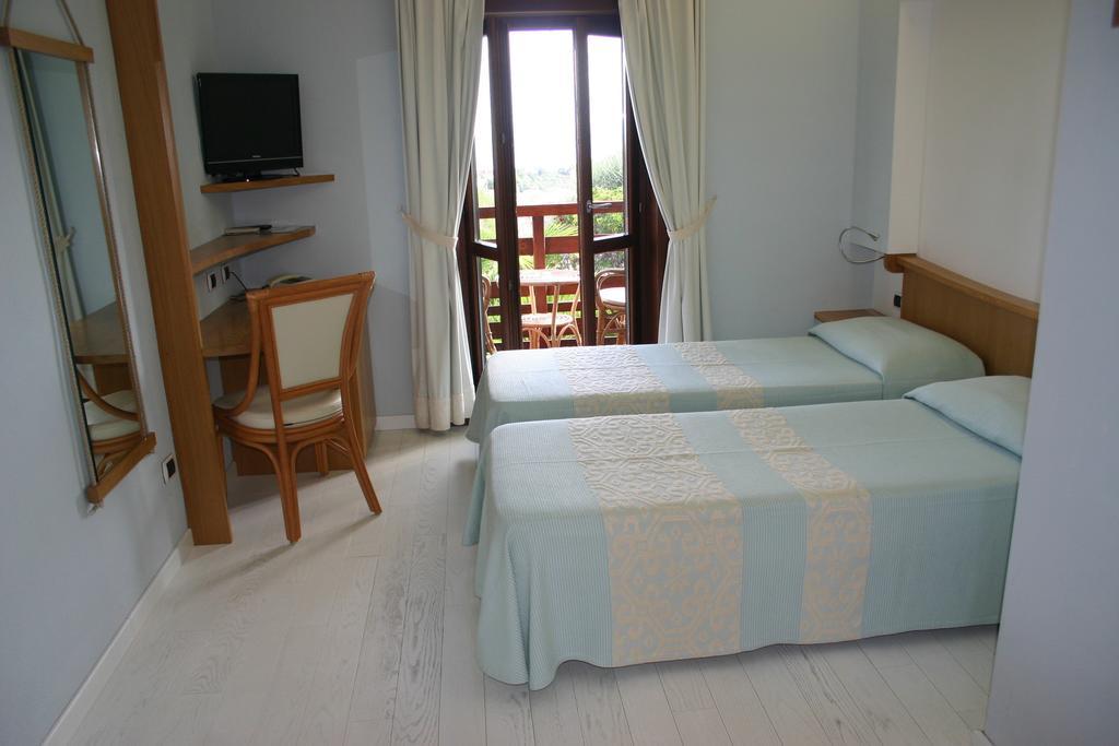 Hotel Cala Reale Stintino Eksteriør bilde