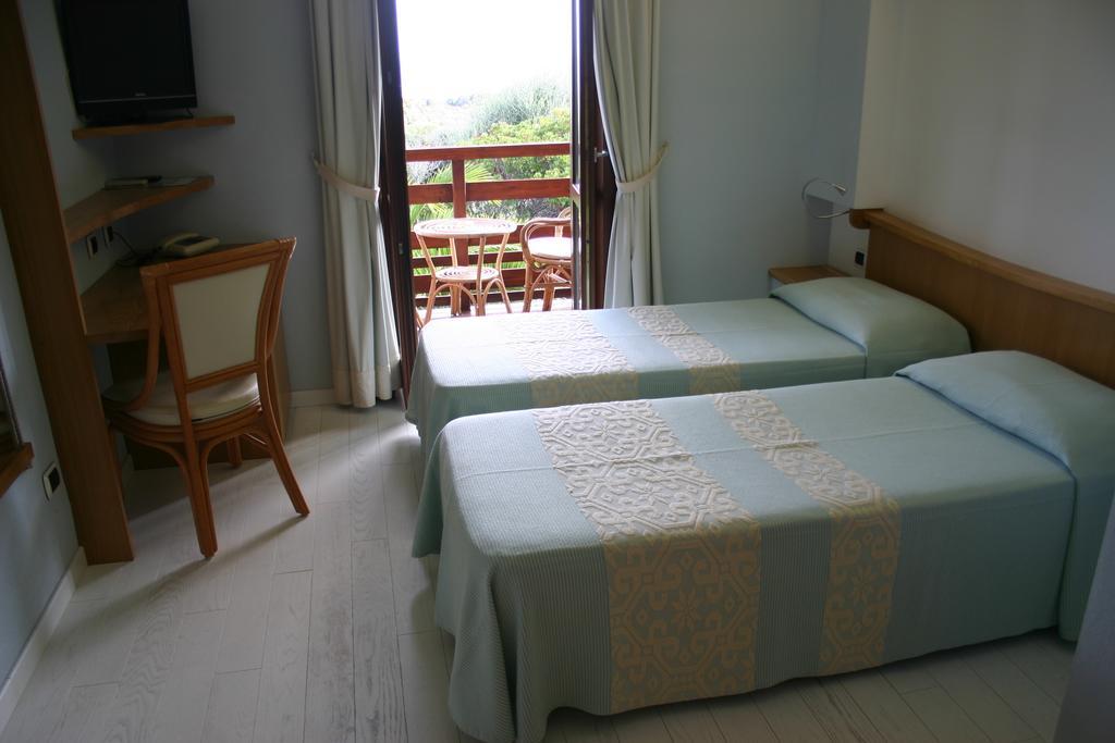 Hotel Cala Reale Stintino Eksteriør bilde
